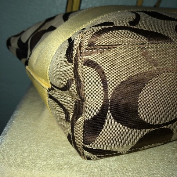 Signature stripe coach tote - Picture 5 of 9